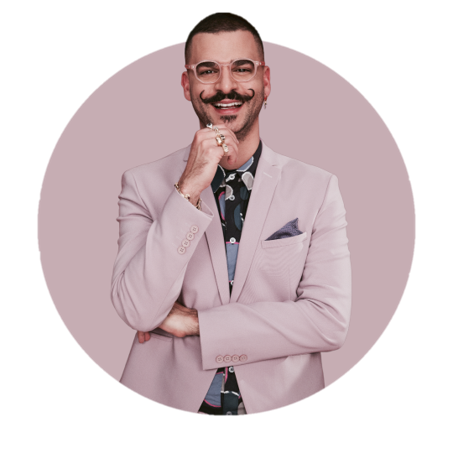 דרור קונטנטו מעצב שמלות כלה בחליפה ורודה