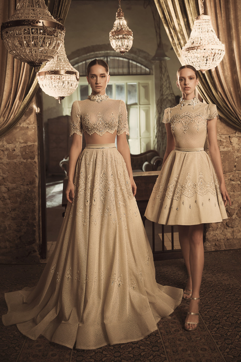 קבוצת נשים בשמלות מדהימות מקולקציית הכלות 2018 - Blaire + Margo, עם שמלות כלה אלגנטיות.